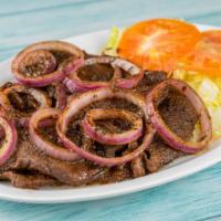 Bistec (Encebollado) · steak with onions