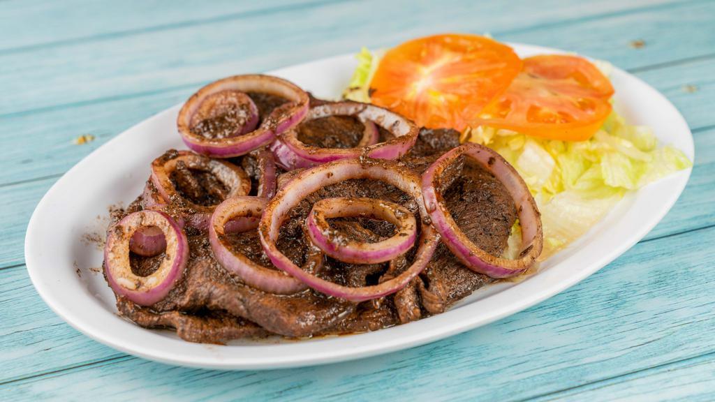 Bistec (Encebollado) · steak with onions