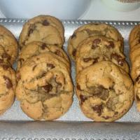 1 Dozen Chocolate Chip Cookies · Soft, crunchy,  chewy freshly baked chocolate chip cookie