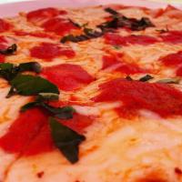 Margherita Flatbread Pizza · Fresh san marzano tomato sauce, garlic, sliced roma tomatoes, mozzarella and fresh basil.