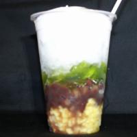 Che Ba Mau (Three Color Dessert) · 3 color dessert with coconut cream and crushed peanuts. Consists of mung bean, red bean, pan...