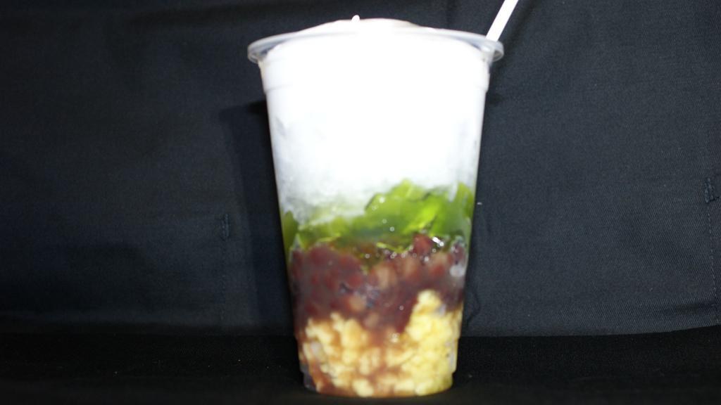 Che Ba Mau (Three Color Dessert) · 3 color dessert with coconut cream and crushed peanuts. Consists of mung bean, red bean, pandan jelly with shaved ice.