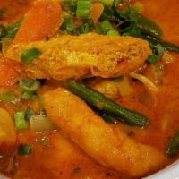 Singapore Curry Vegetable Noodle Soup · Red curry with Cabbage, Fried Tofu, Beans sprout, onion, carrot and scallion