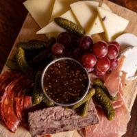 Kurant Plate · Chefs selection on 2 meats, 2 cheeses and pâté, with toasted baguette, raisin bread, grapes,...