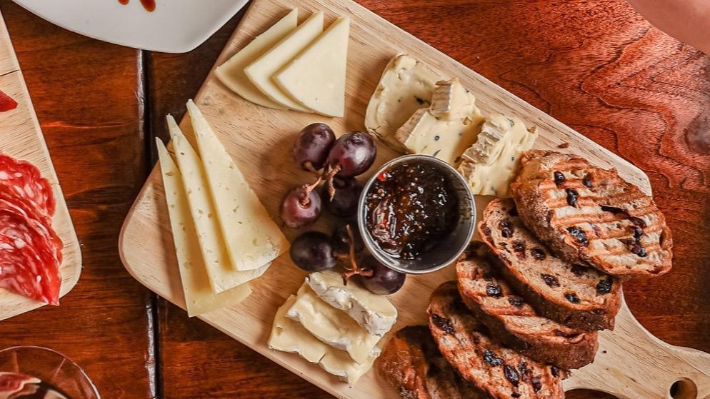 Formaggi - Choice Of 4 Cheeses · Served with grapes, ﬁg jam and toasted raisin bread