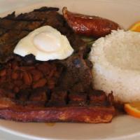 Minibandeja · Served with rice and french fries.