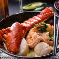 Creamy Seafood · Lobster tail, jumbo shrimp,scallop & mixed vegetable with creamy white wine sauce