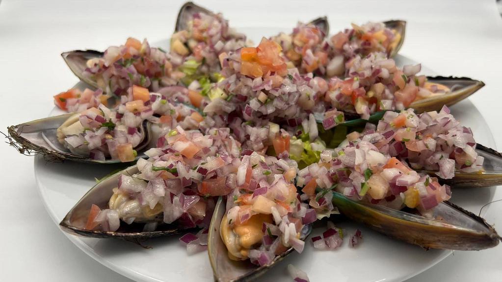 Choritos A La Chalaca / Marinated Mussels · Mejillones marinados en salsa de limón con cebolla y tomate. / Mussels marinated in lemon sauce with onions and tomatoes.