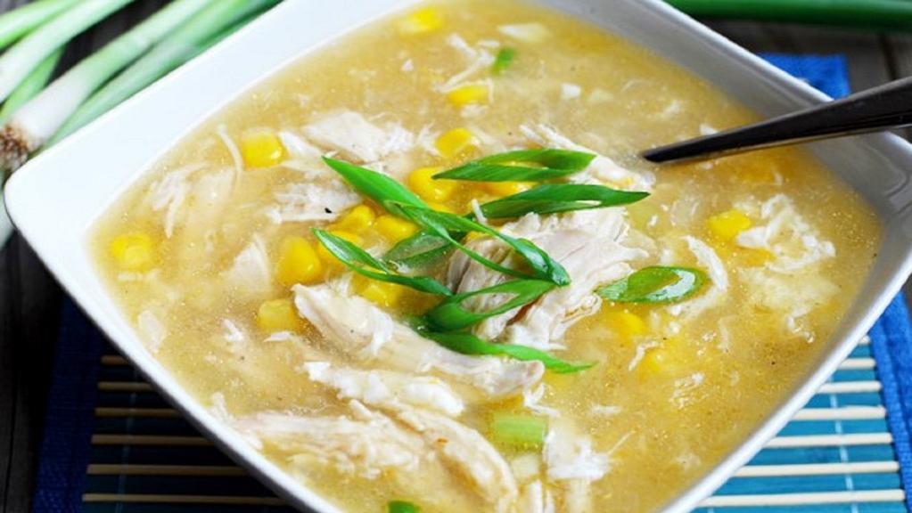 Quart Minced Chicken With Corn Soup / 玉米鸡汤 · With crispy noodle.