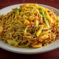 Spicy Singapore Chow Mei Fun / 新加坡米粉 · Spicy. Thin Rice noodles.