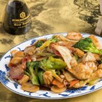 4 Season / 四季大会 · Shrimp, chicken, lobster and roast pork with broccoli, baby corn, straw mushroom, snow pea a...