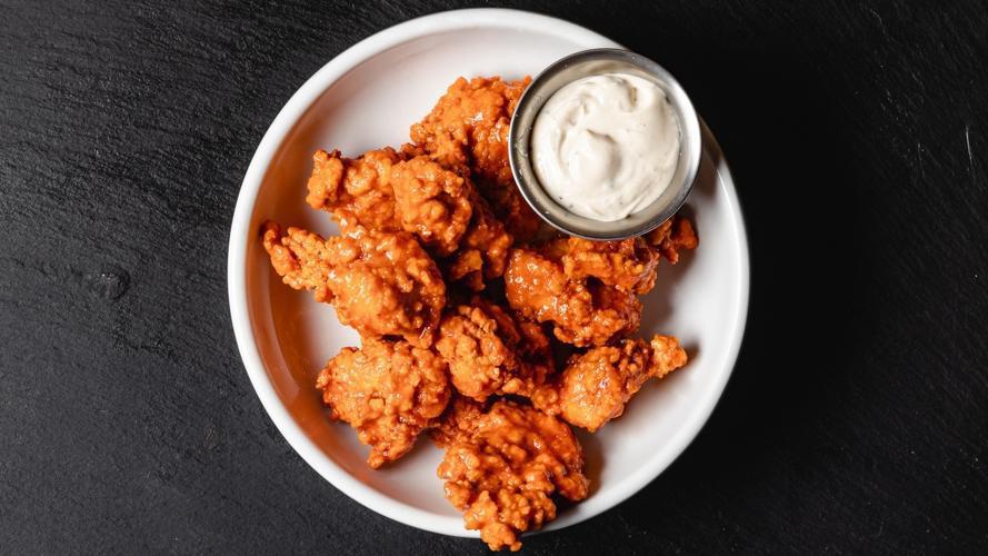 15 Piece Buffalo Sauce Style Boneless Wings (Gf) · Fried buttermilk all-natural boneless chicken wings tossed in buffalo sauce served with your choice of sauce.