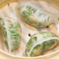 Steamed Dumplings With Shrimp And Chives / 鮮蝦韮菜餃 · 