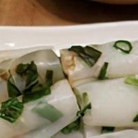 Steamed Plain Rice Roll With Scallions / 布拉葱白腸粉 · 
