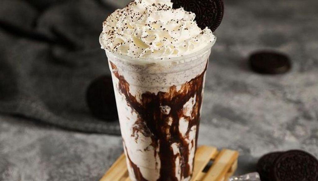 (Shake 16 Oz) Oreo  · 16oz Oreos, cookies and cream ice cream, whipped cream, and chocolate syrup drizzled on top.