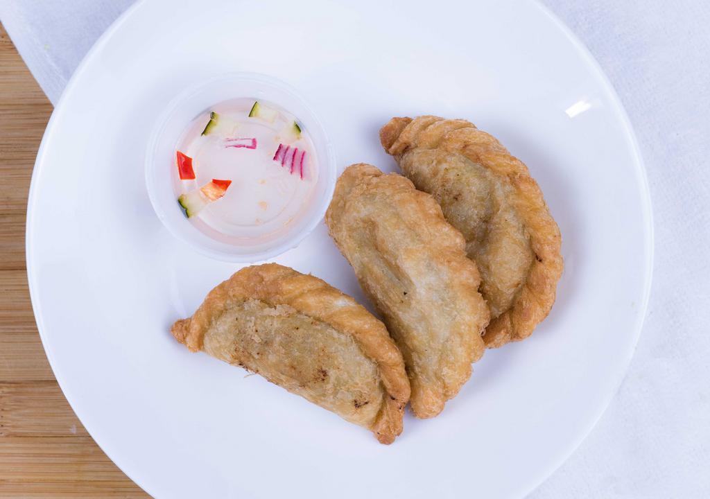 Chicken Curry Puff · Favorite. Minced chicken, potatoes and onions in pastry served with cucumber sauce.