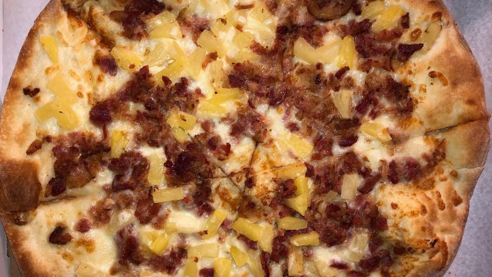 Canadian White · Pineapple, bacon and mozzarella.