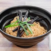 D-4 Scallion Oil Noodles (蔥油拌面) · 