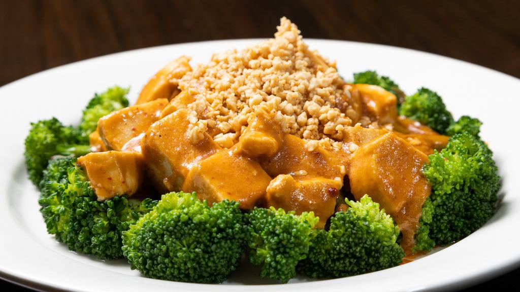 Rama · Gluten free. Sautéed with house special peanut sauce served on a bed of steamed mixed vegetable.