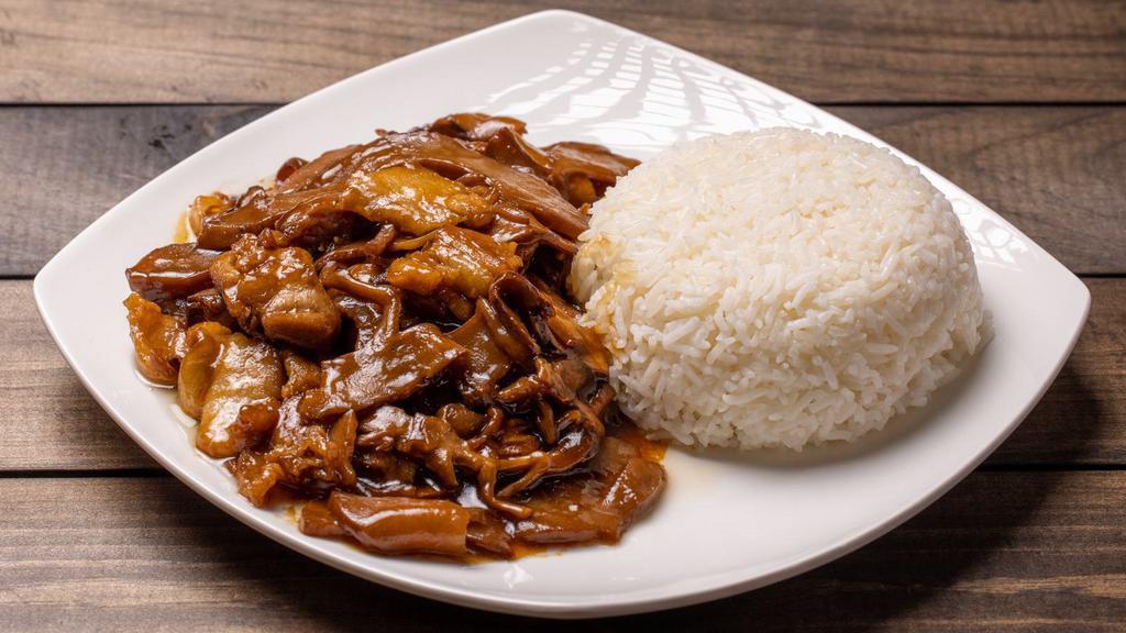 Pork Belly With Dried Bamboo Shoot Over Rice / 五花肉笋干飯 · Pork belly and dried bamboo shoot are braised together in a lightly sweet sauce. Served with rice.
Ingredients: Pork Belly, Dried Bamboo Shoot, and Rice