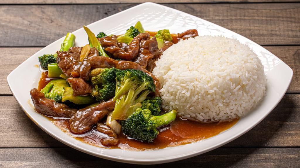 Beef With Broccoli Over Rice / 芥兰牛飯 · Beef is stir-fried with broccoli and topped with light sauce. Served with rice. 
Ingredients: Beef, broccoli, and rice.