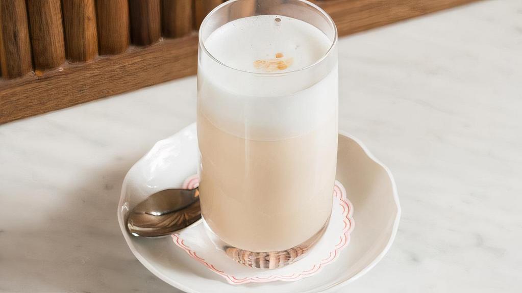 Latte Macchiato · Milk froth with a hint of espresso