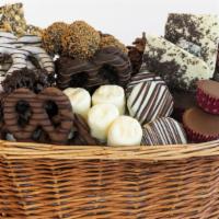 Medium General Assortment Basket · Milk pretzels, Dark Pretzels, White Pretzels,
Marshmallows, Oreos®, Graham Crackers, Peanut ...