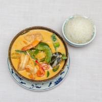 Gang Goong Supparod (Pineapple Curry Shrimp) · Panang curry shrimp with string bean, bamboo shoot, basil, and pineapple.
