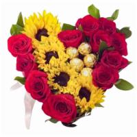 Heart Box · Delighted and elegant box with roses and chocolates and sunflower.