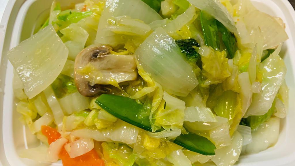 Vegetable Chow Mein菜炒面 · Stir fry vegetable.served with fried noodle and white rice.
