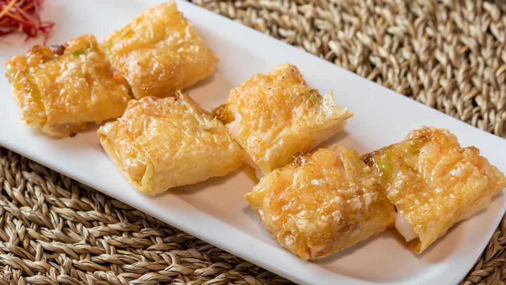Crispy Shrimp With Tofu Skin Roll 黄金鲜虾腐皮卷 · 3 pieces