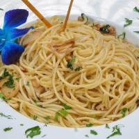 Linguini With Garlic And Oil · 
