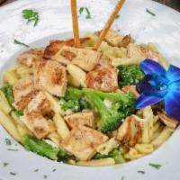 Cavatelli & Broccoli With Chicken Pasta · 