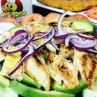 Ensalada Con Pechuga De Pollo · Chicken breast salad with lettuce, tomato, onions and cucumber and avocado. Choose a dressing.
