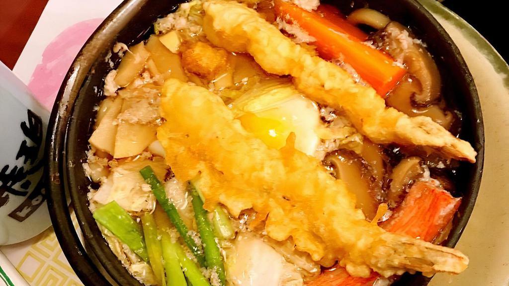 Nabeyaki Udon · Shrimp, tempura, chicken vegetable and egg with soup.