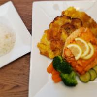 Grilled Salmon/ Salmon Asado · Accompanied  with vegetables, tostones & rice.

Acompañado con vegetables, tostones y arroz.