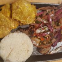 Onion Steak/ Bistec Encebollado · Accompanied with tostones, rice and salad.

Acompañado con tostones, arroz y ensalada.