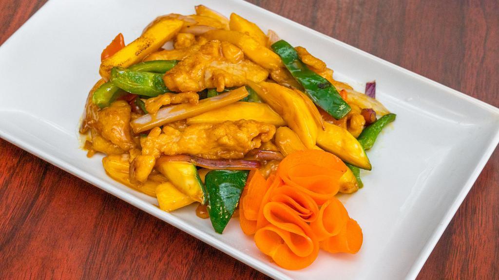 Mango · Fresh mango, red onion, pepper, sweet peas, with sweet and sour sauce. Served with rice.