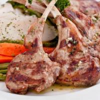 Chuletitas De Cordero · Grilled lamb chops