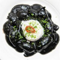 Chipirones En Su Tinta · Baby squid in a black ink sauce with white rice