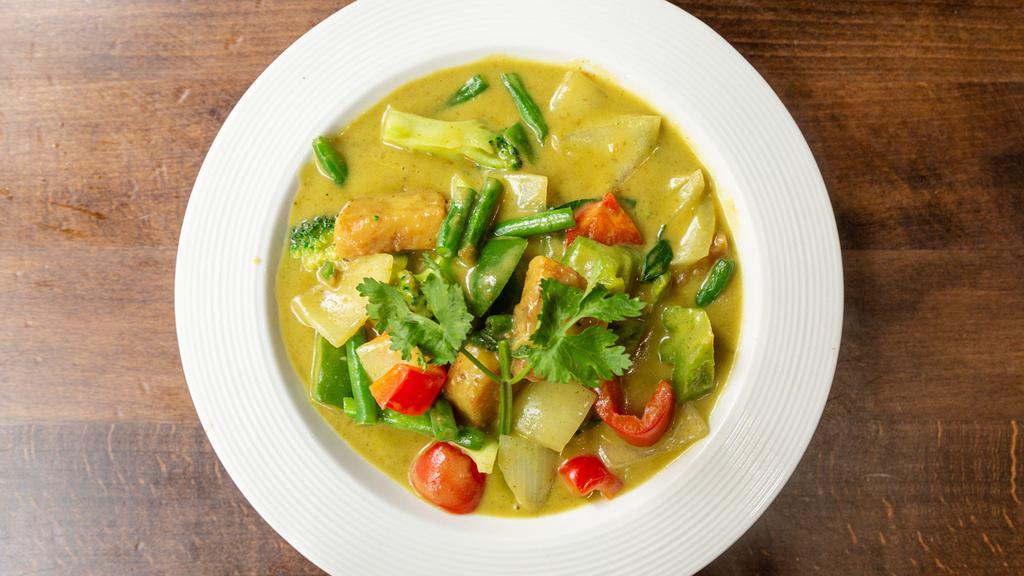 Green Curry · Spicy. Bell peppers, onion, string bean, potato, zucchini, okra, eggplant and basil. Choice of chicken, vegetable, shrimp or beef.