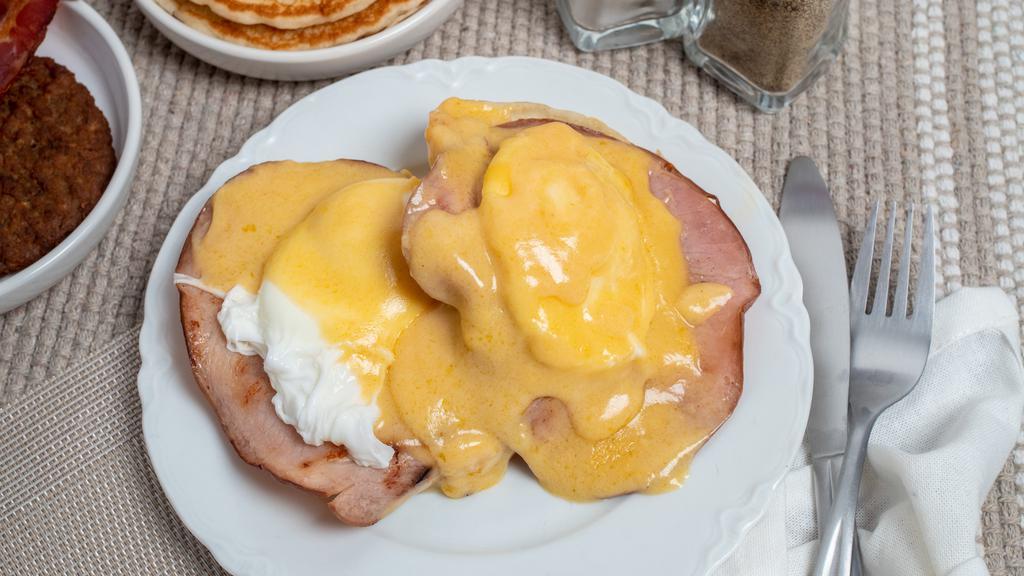 Classic Eggs Benedict · Shaved ham, poached eggs. hollandaise, green onions, toasted English muffin. 760 сalories.