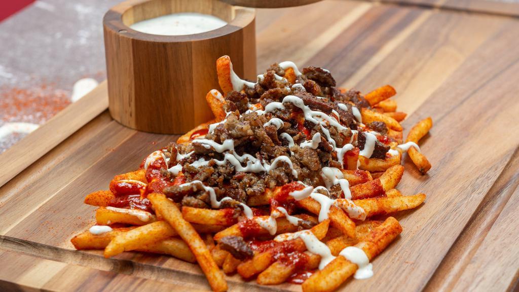 Gyro Fries · Our delicious fries served with gyro meat with our white sauce and oil bay seasoning. 



Ingredients: Gyro, Fries, Sauce 

All our items are halal.