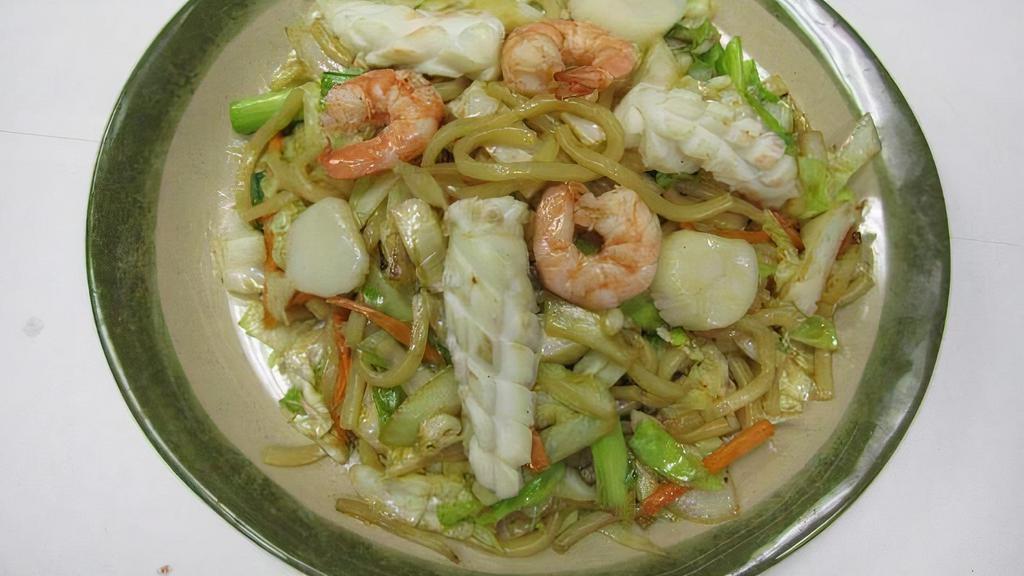 Seafood Fried Udon · Shoyu sauce with shrimp, scallop, squid, carrot, ground onion, cabbage, green onion stir-fried.