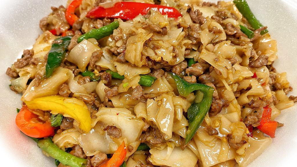 Pad Kee Mao · Stir fried flat rice noodle with your choice of ground meat, green bean, bell pepper, Thai chili and basil.