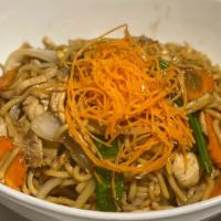 Siam Noodles · Egg noodle, egg, scallion, onion, carrot, snap pea, ginger, and bean sprout.