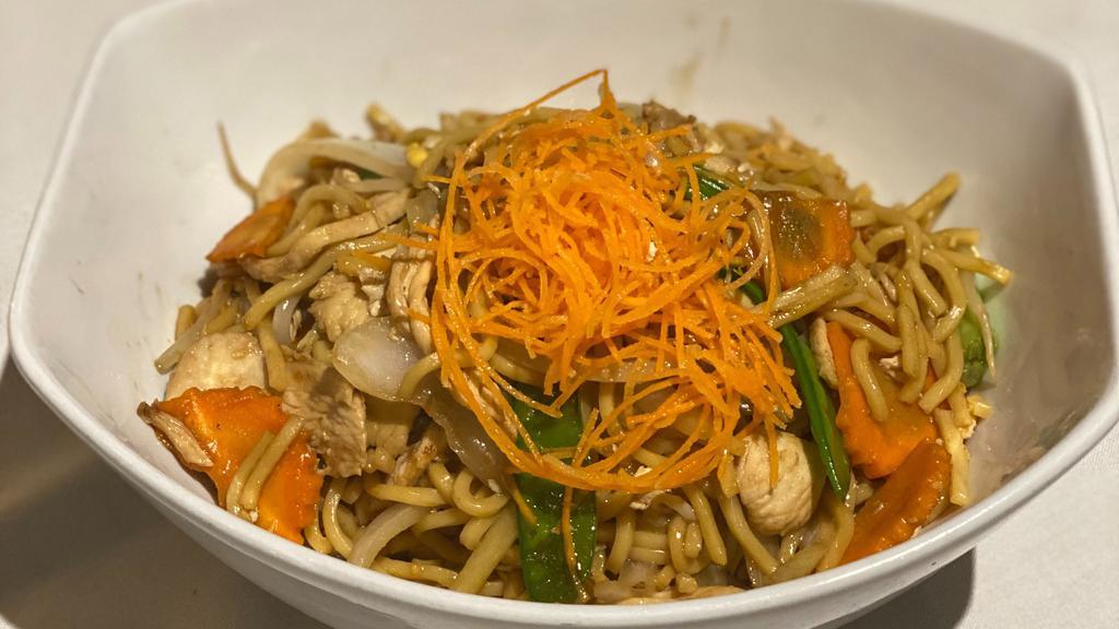 Siam Noodles · Egg noodle, egg, scallion, onion, carrot, snap pea, ginger, and bean sprout.