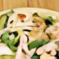 Garden Salad With Grilled Chicken · 