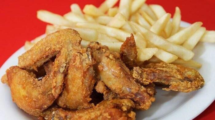 Chicken Wings Lunch Special · Served with choice of egg roll, spring roll, soup or can of soda and choice of rice.