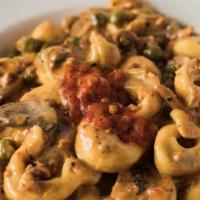 Papalina · Cream sauce with mushroom, peas, onions & prosciutto topped with meat sauce.